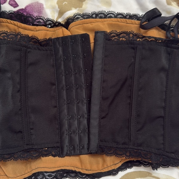 Meshki Sansa corset size small - Picture 8 of 8